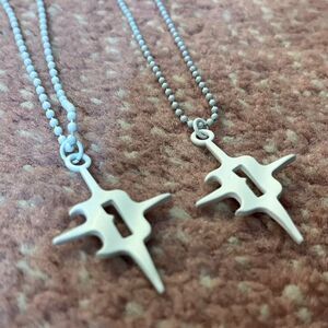 Darker Wavs necklace - white